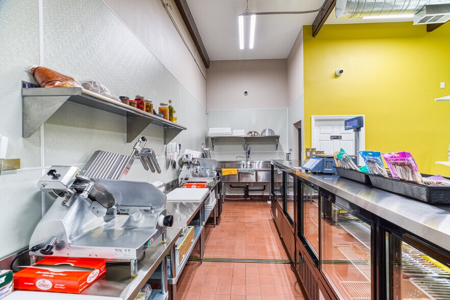 More Photos Of 10124-10138 Topanga Canyon Blvd, Chatsworth General Retail For Sale