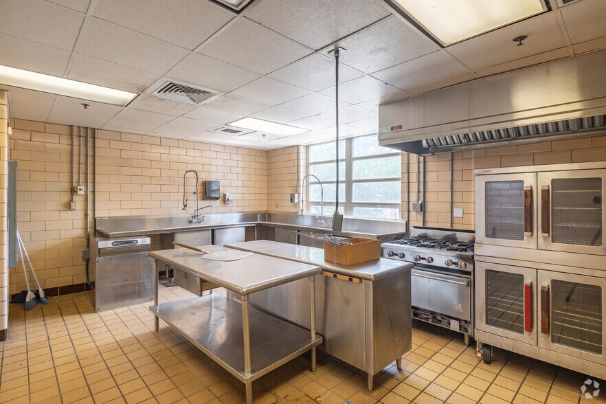 More Photos Of 3301 N Front St, Harrisburg Office For Sale