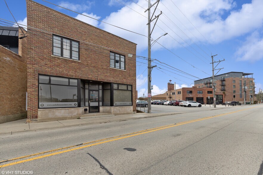 More Photos Of 410 Green Bay Rd, Highwood Office For Lease