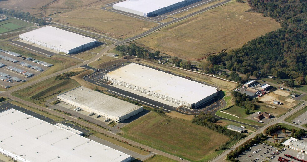 More Photos Of 7700 Nail Rd, Olive Branch Distribution For Lease