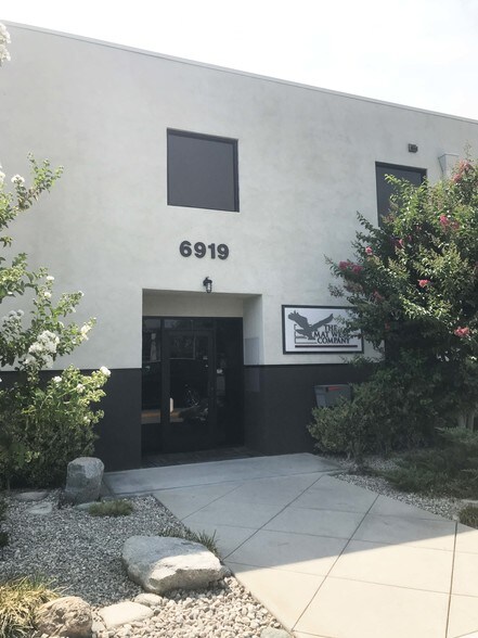 More Photos Of 6917-6921 Valjean Ave, Van Nuys Showroom For Lease