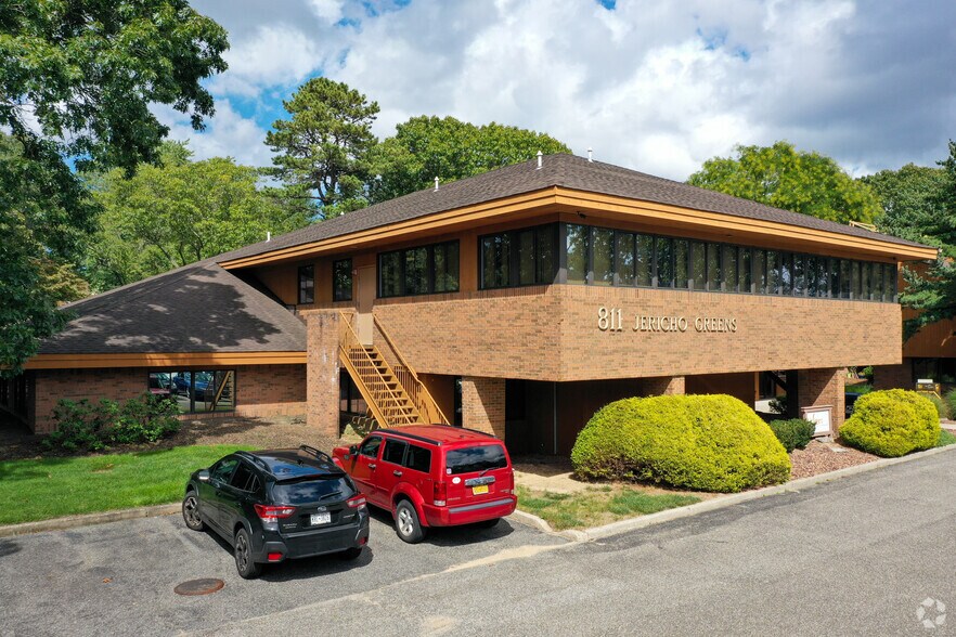 More Photos Of 811 W Jericho Tpke, Smithtown Office For Lease