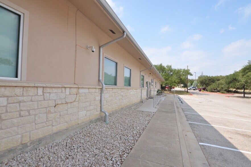 More Photos Of 2440 US 290, Dripping Springs Storefront Retail Office For Lease