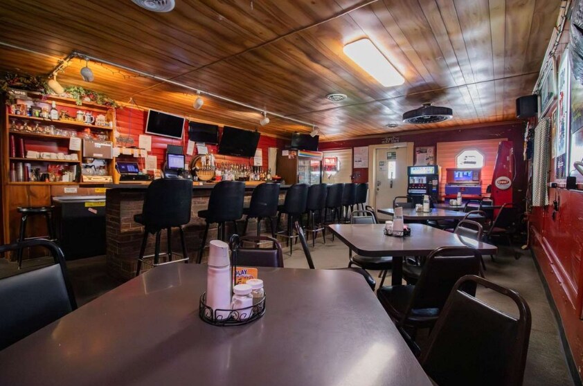 More Photos Of 160 Maincross St, Eldorado Bar For Sale