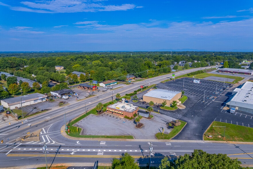 More Photos Of 497 E Blackstock Rd, Spartanburg Restaurant For Lease