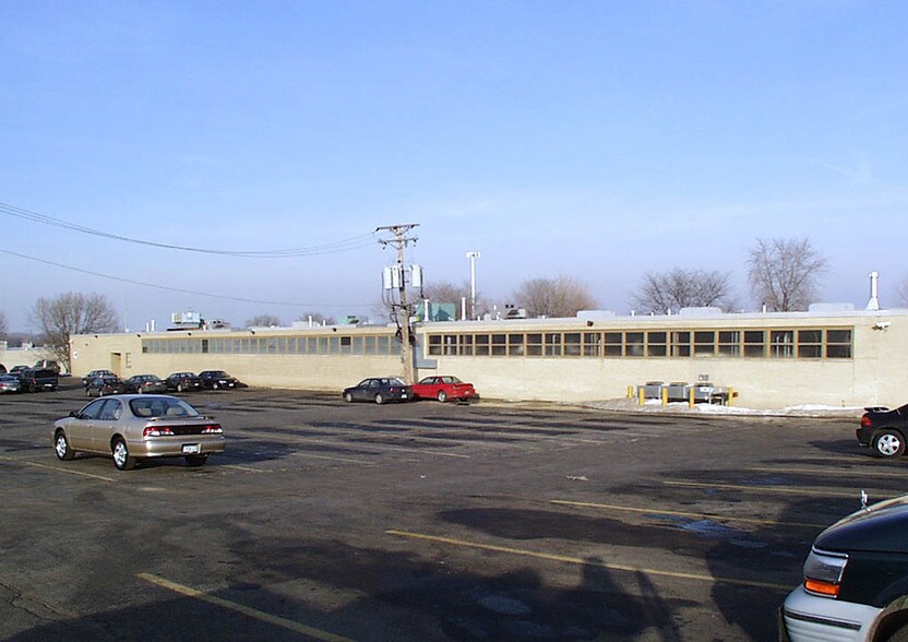 More Photos Of 2659 Wisconsin Ave, Downers Grove Manufacturing For Lease