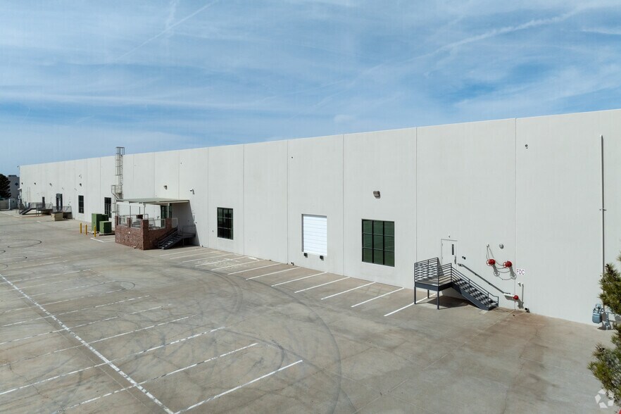 More Photos Of 7730 Market Center, El Paso Showroom For Lease