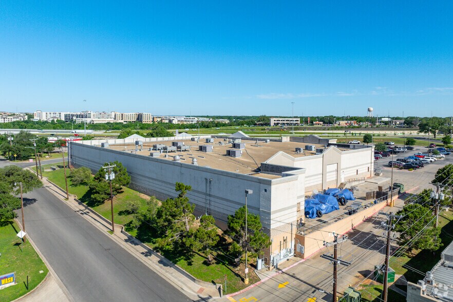 More Photos Of 610 N Austin Ave, Georgetown Storefront For Lease