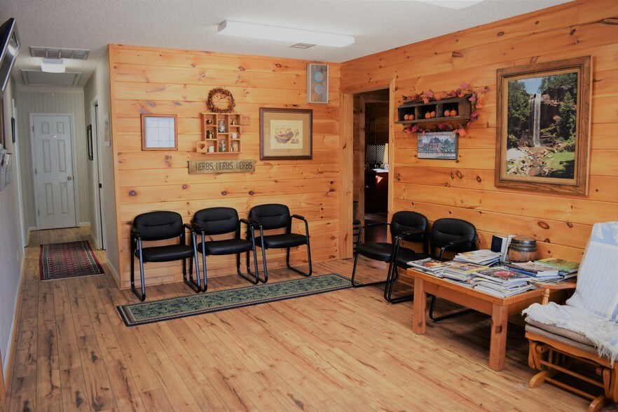 More Photos Of 334 N Broad St, Toccoa Office For Sale