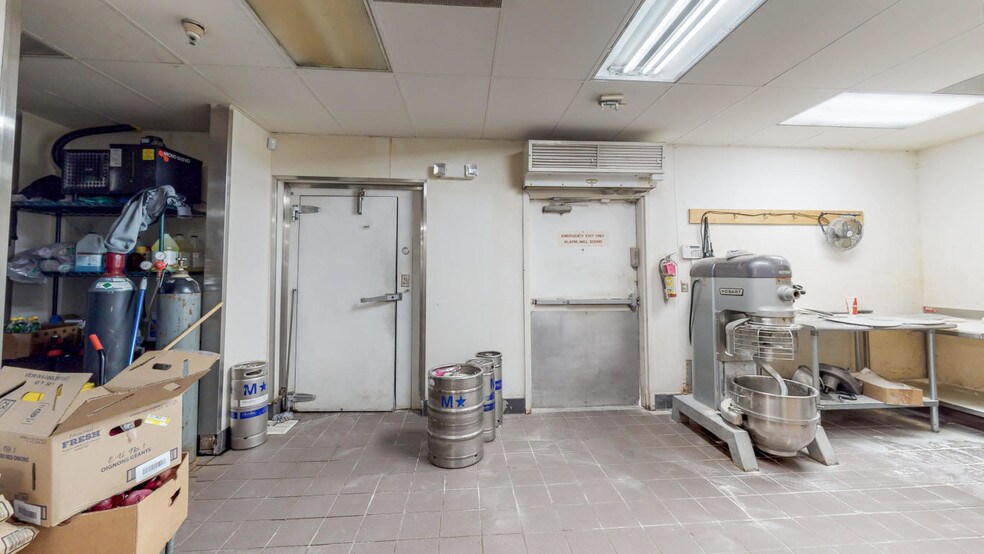 More Photos Of 1875 Riverwalk Dr, Fortuna Restaurant For Sale