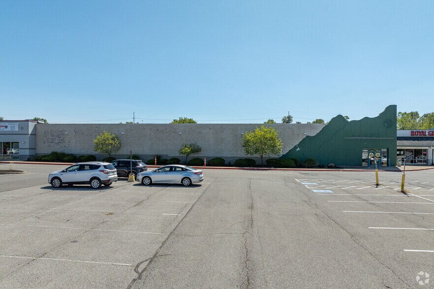 More Photos Of 5244 Cobblestone Rd, Sheffield Village General Retail For Sale