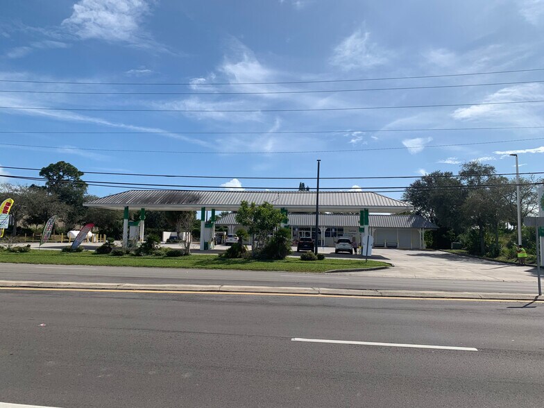 Primary Photo Of 2190 Port Malabar Blvd NE, Palm Bay Service Station For Sale