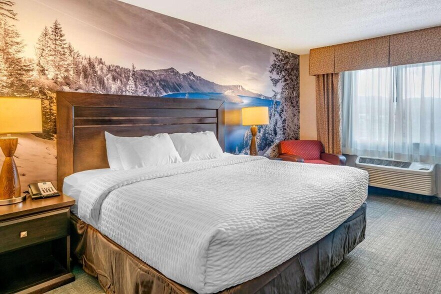 More Photos Of 1501 S Pacific Hwy, Medford Hotel For Sale