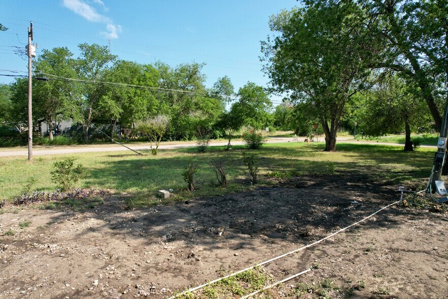 More Photos Of 613 Maple St, Jourdanton Land For Sale