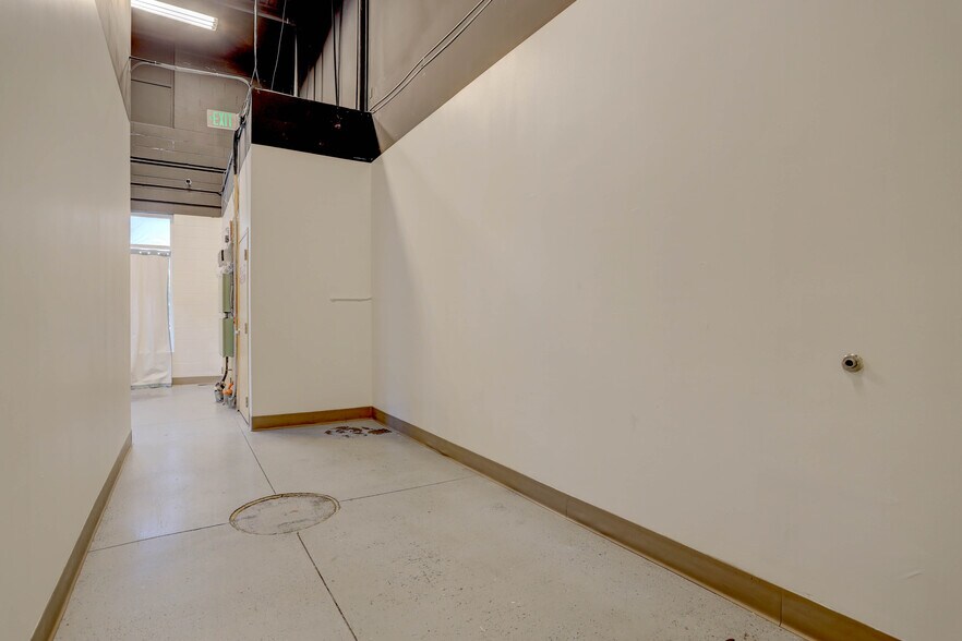 More Photos Of 11083-11093 E Mississippi Ave, Aurora Storefront For Lease