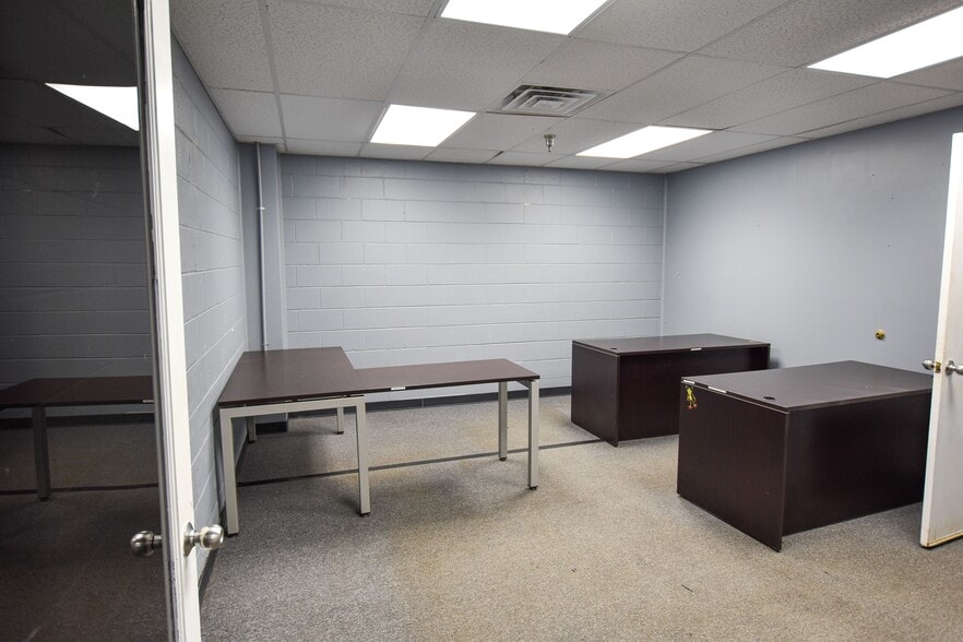 More Photos Of 214 Industrial Park Dr, Soddy-Daisy Manufacturing For Lease