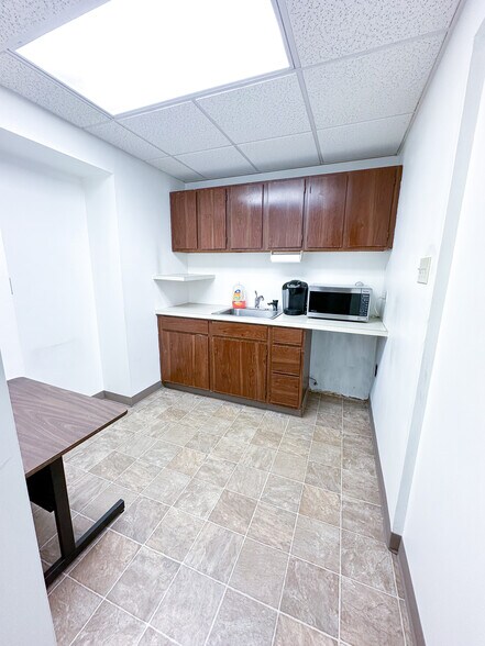 More Photos Of 8100 Ohio River Blvd, Emsworth Office For Lease