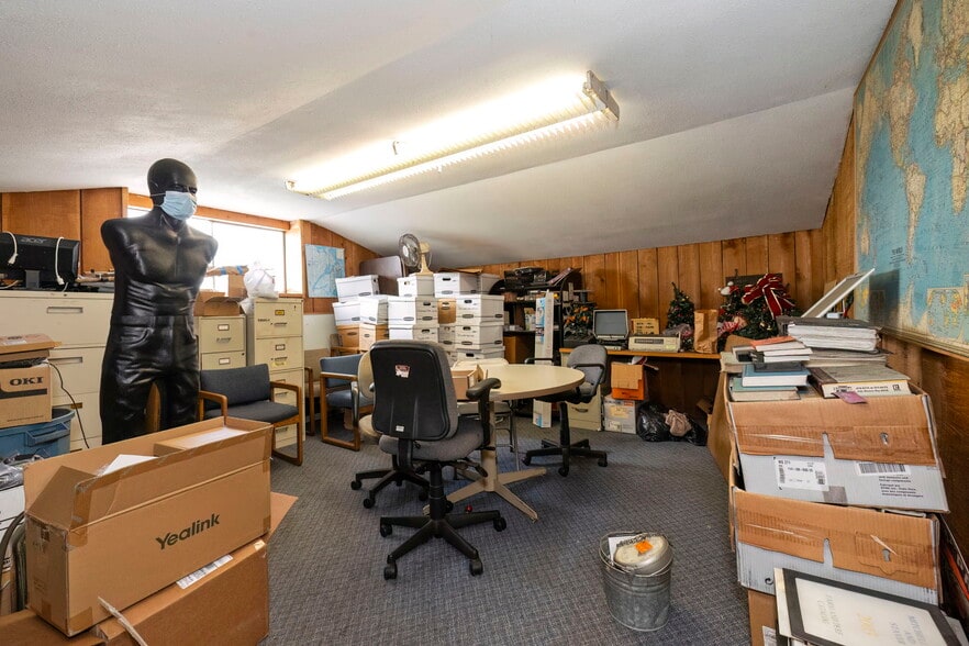 More Photos Of 901 Bay St, Port Orchard Storefront For Sale