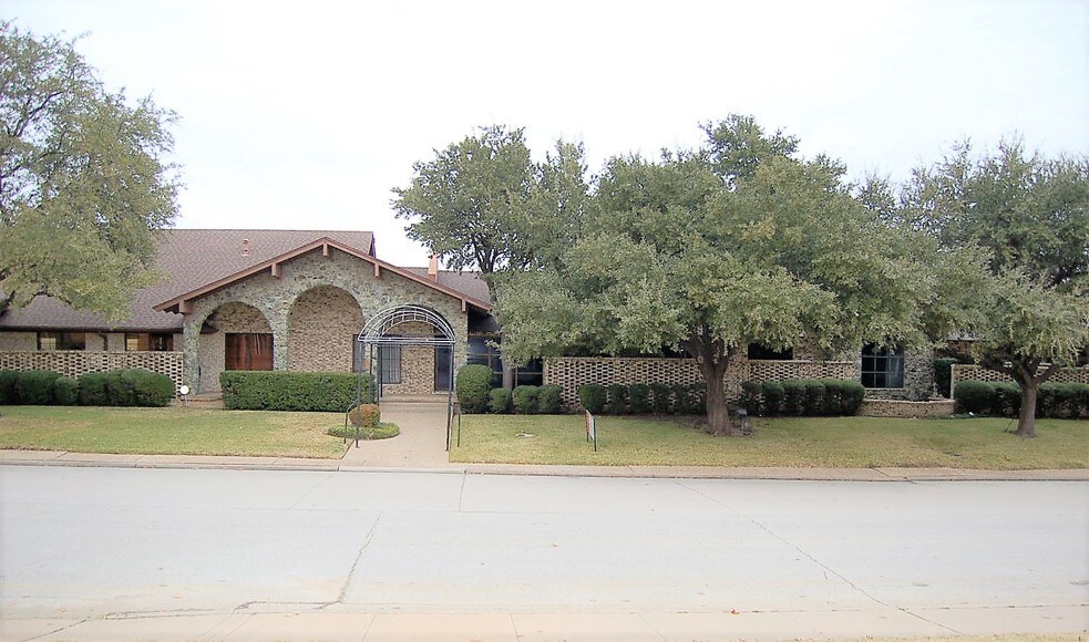 More Photos Of 2100 Virginia Drive, Grand Prairie Medical For Lease