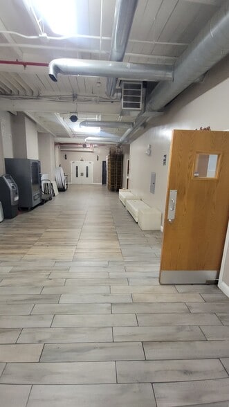 More Photos Of 141 Coit St, Irvington Showroom For Lease