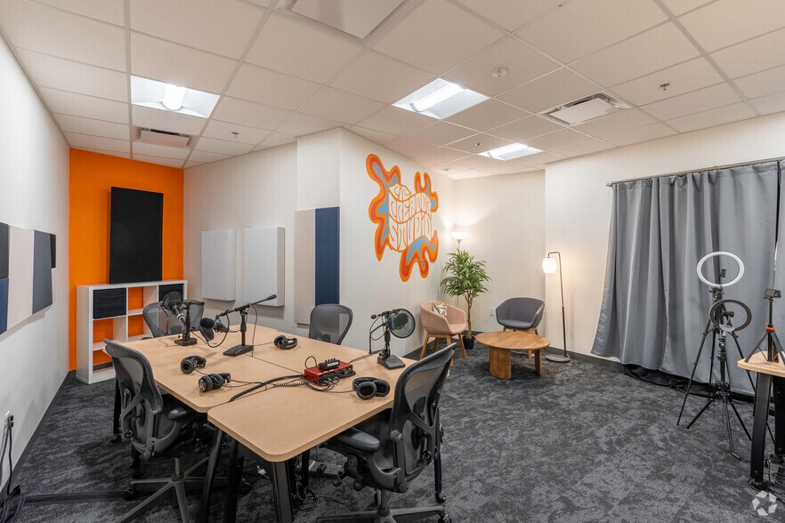 Photo of 3rd Floor Ste 14-37 desks