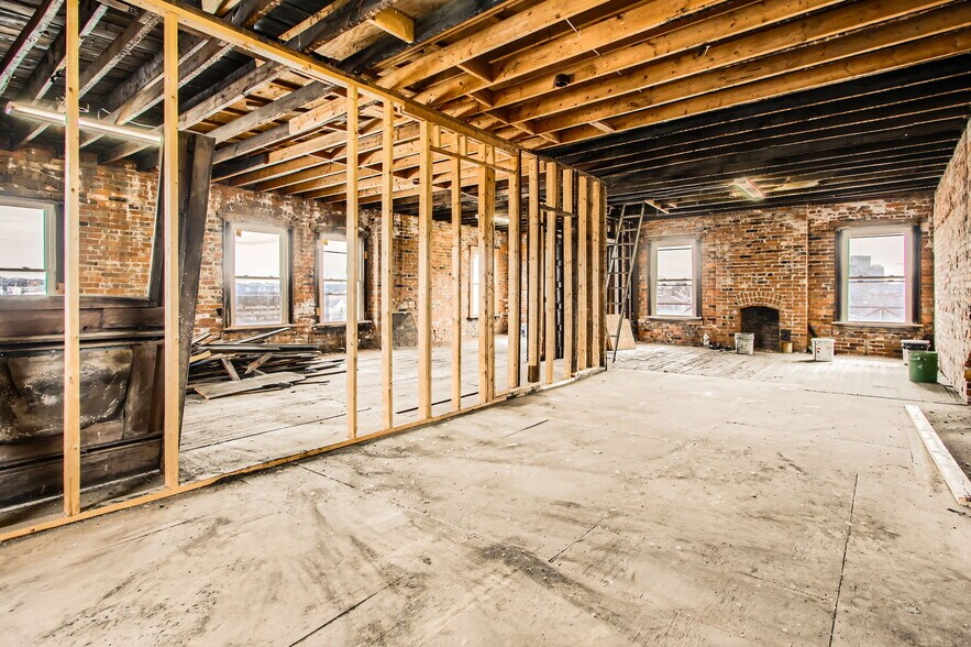 More Photos Of 132 E 5th Ave, Columbus Storefront Retail Residential For Sale