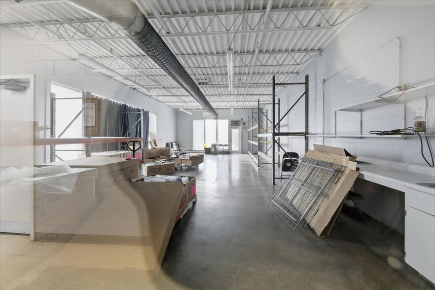 More Photos Of 440 Northland Blvd, Forest Park Manufacturing For Lease