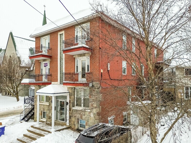 More Photos Of 135 Rue 47e E, Québec Apartments For Sale