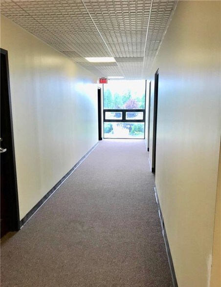 More Photos Of 1395 E Dublin Granville Rd, Columbus Office For Lease