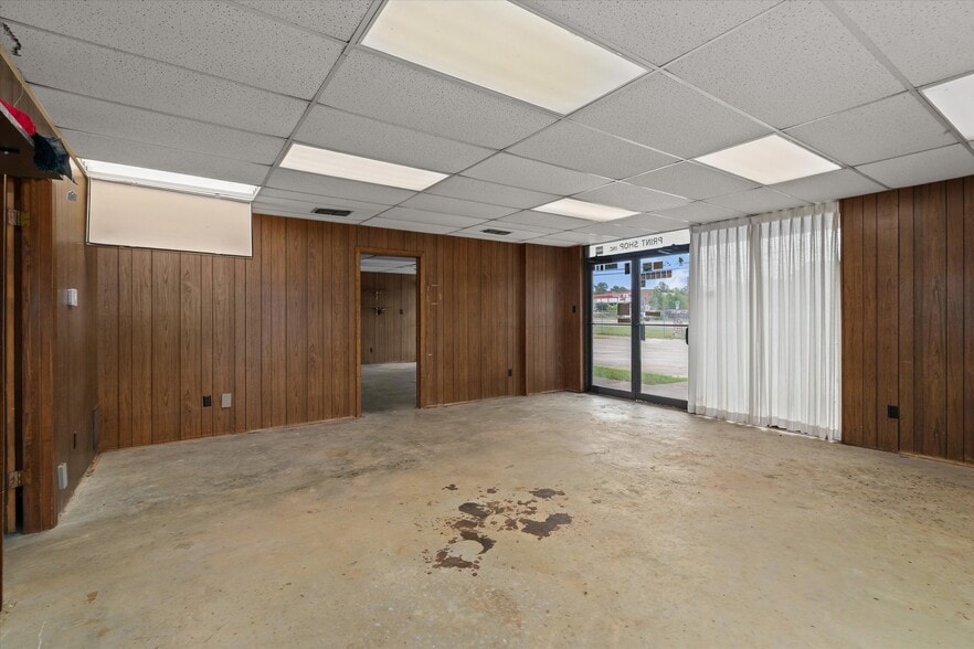 More Photos Of 1528 Nnw Loop 323, Tyler Office For Sale
