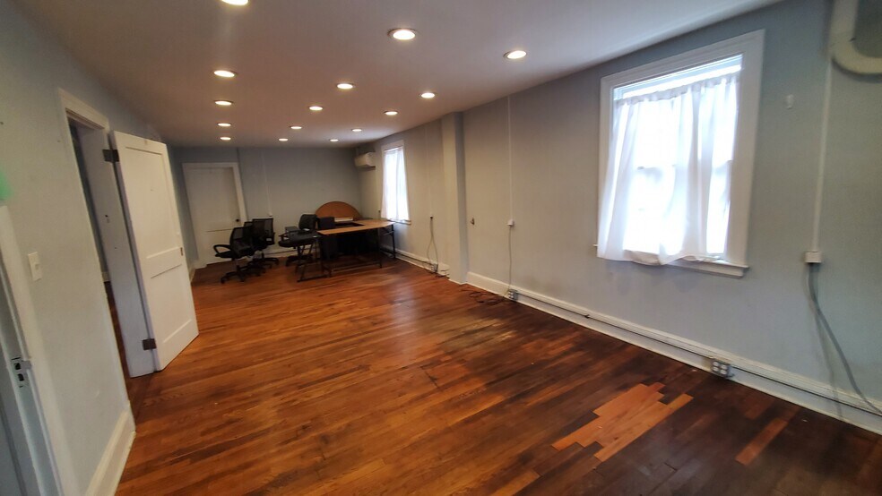 More Photos Of 5 Broadview Ave, Warrenton Freestanding For Lease