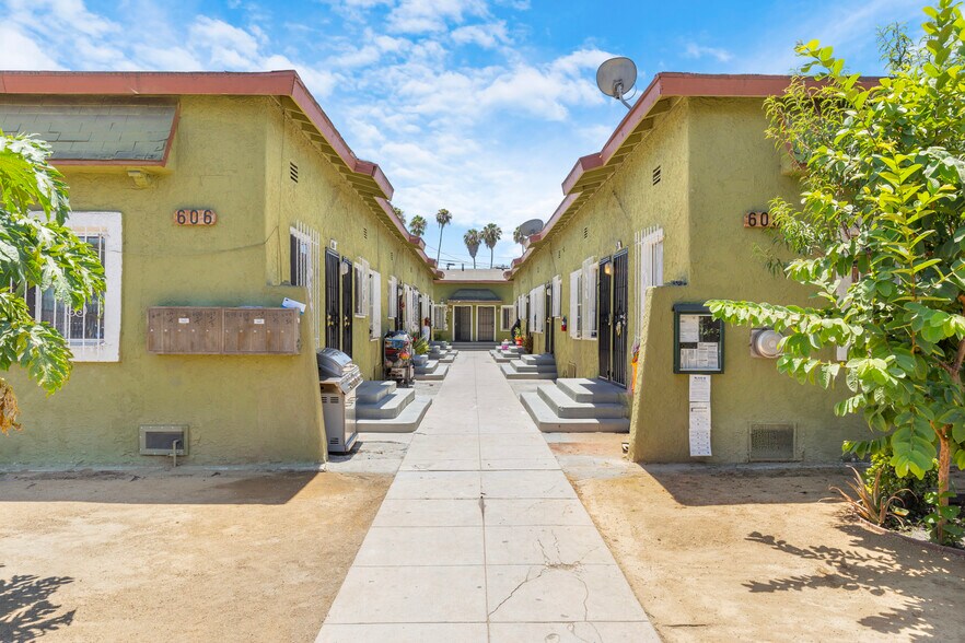 More Photos Of 606 W 81st St, Los Angeles Apartments For Sale