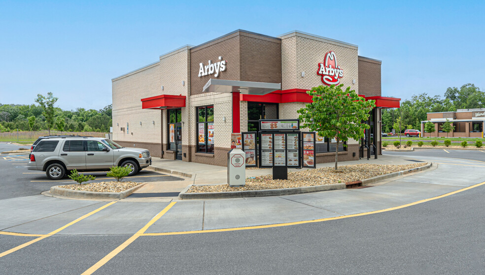 Primary Photo Of 1001 Aspinal St, Waxhaw Fast Food For Sale