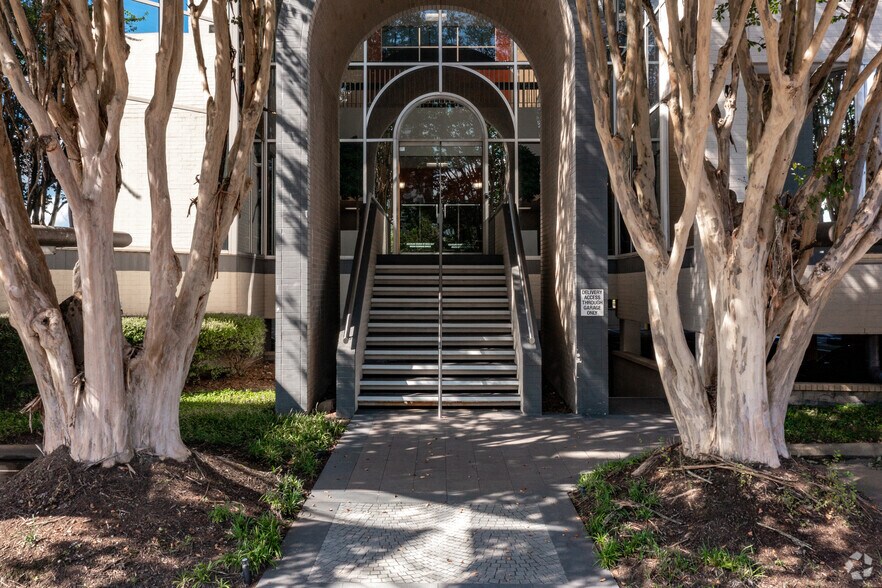 More Photos Of 16300 Katy Fwy, Houston Office For Lease