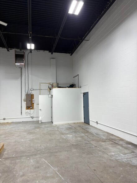 More Photos Of 1344 W Nursery Rd, Linthicum Warehouse For Lease