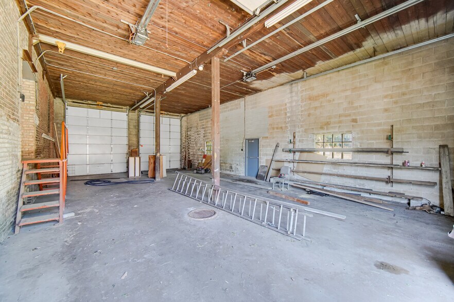 More Photos Of 15300 Greenwood Rd, South Holland Manufacturing For Sale