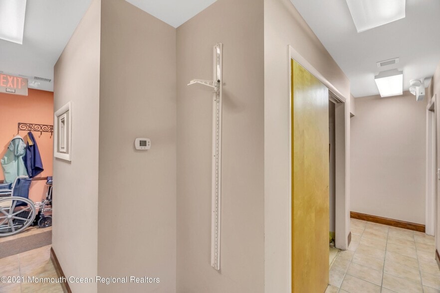 More Photos Of 2101 Lake Rd, Manchester Medical For Sale