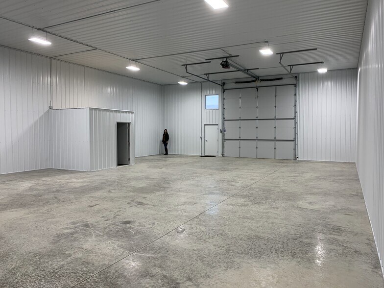 More Photos Of 710 6th St NW, Maple Lake Warehouse For Lease