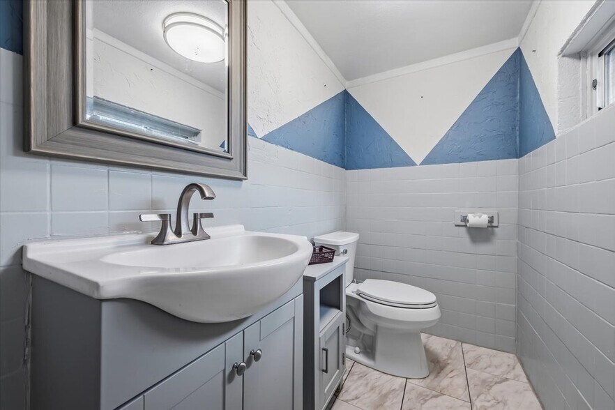 More Photos Of 402 W Moorestown Rd, Nazareth Medical For Sale