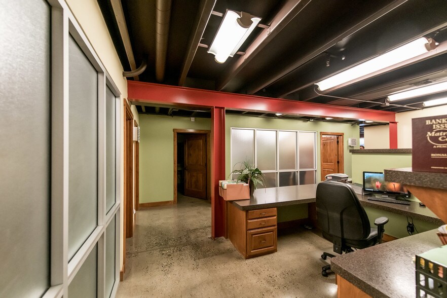 More Photos Of 907-911 Santa Fe Ave, Fresno Flex For Sale