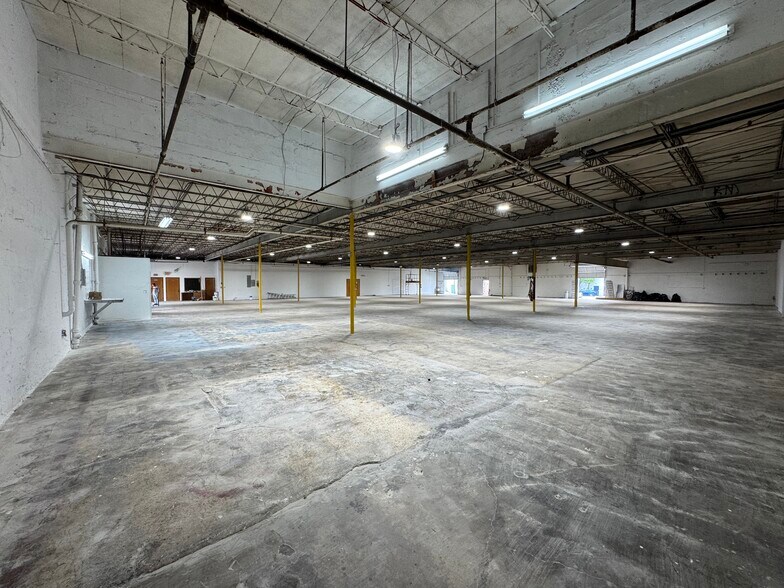 More Photos Of 3601 NW 54th St, Miami Warehouse For Lease