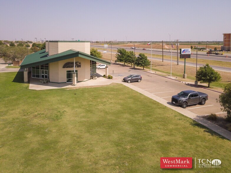 More Photos Of 4656 N Loop 289, Lubbock Bank For Sale