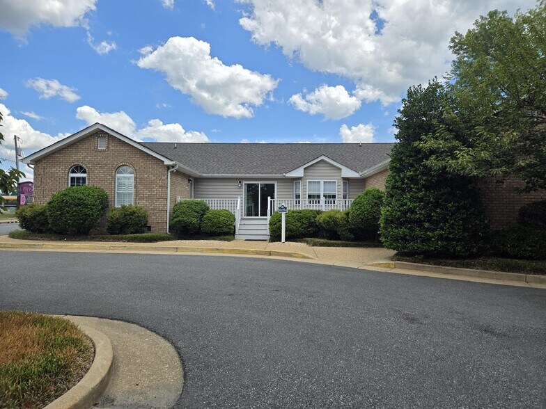 More Photos Of 621 Warrenton Rd, Fredericksburg Office For Sale