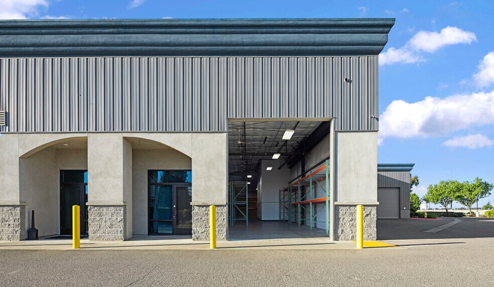 More Photos Of 4063 E. Calloway Court, Stockton Showroom For Lease