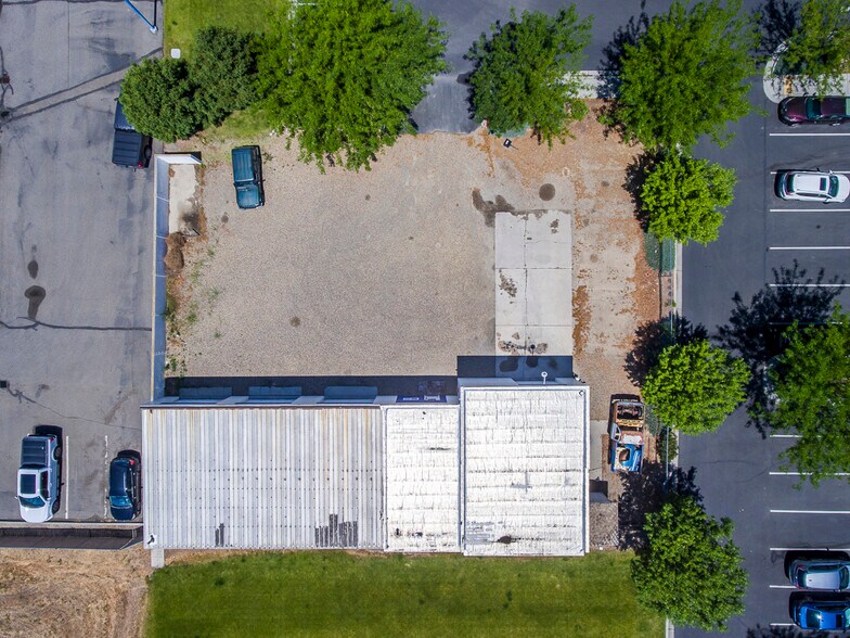 More Photos Of 1010 NW 16th St, Fruitland Auto Repair For Sale