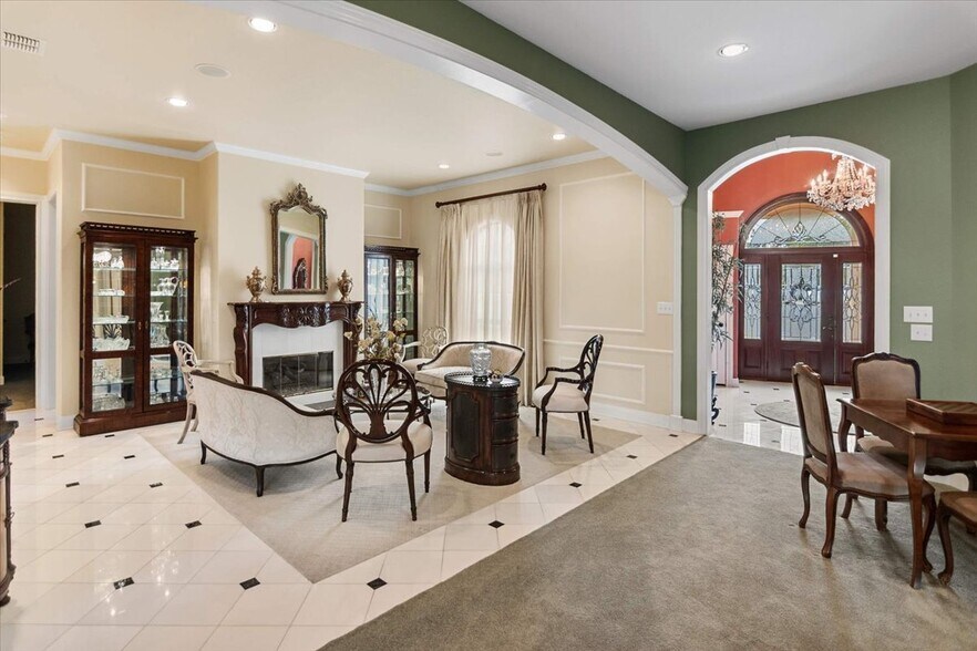 More Photos Of 307 S Washington St, Fredericksburg General Retail For Sale