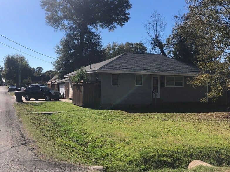 More Photos Of 4301 Roosevelt Ave, Groves Specialty For Sale