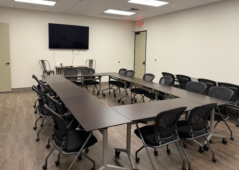 More Photos Of 7200 W University Dr, McKinney Office For Lease