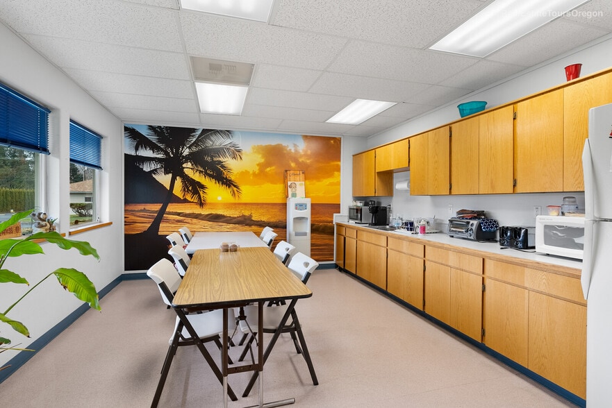 More Photos Of 2221 Yew St, Forest Grove Manufacturing For Sale