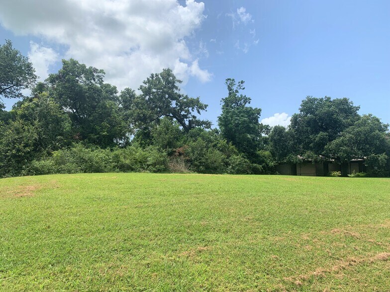 More Photos Of TBD Medical Parkway, Brenham Land For Lease